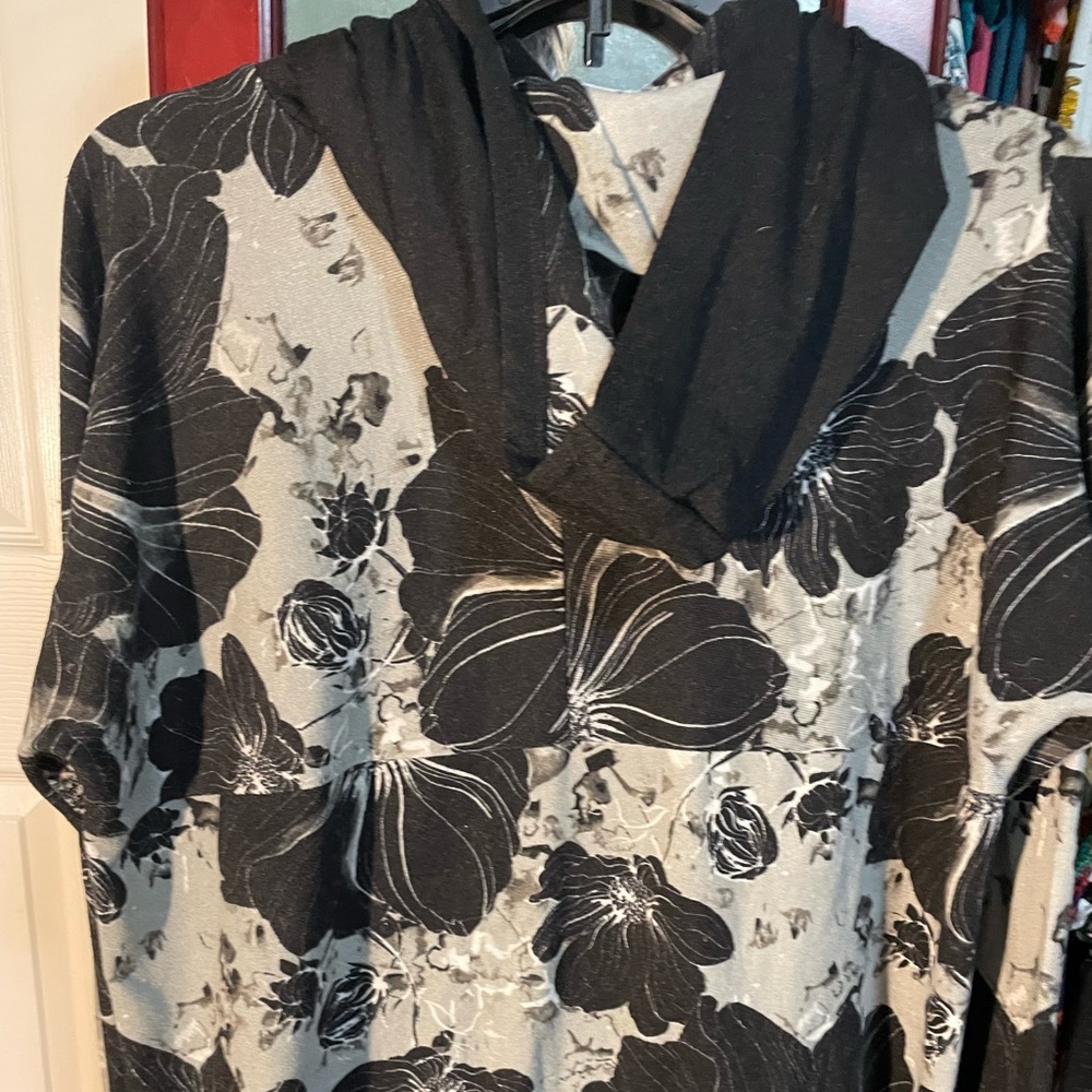 Lularoe Amber 2XL - Picture 2 of 3
